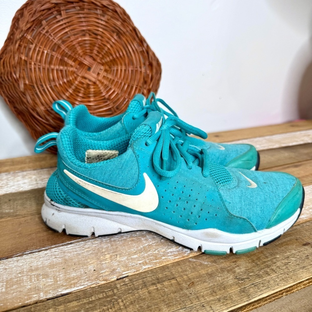 Nike Turquoise Running Shoes with White Swoosh Size 6 Women’s - Picture 3 of 16